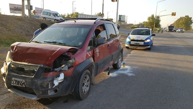 Una mujer terminó en el hospital tras el fuerte choque. 