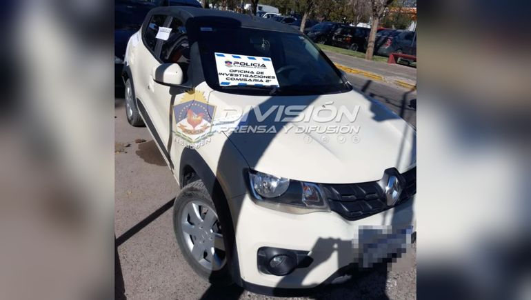 La Policía secuestró el auto en el que se movilizaba uno de los presuntos autores del robo boquetero en la feria Las Pulgas.