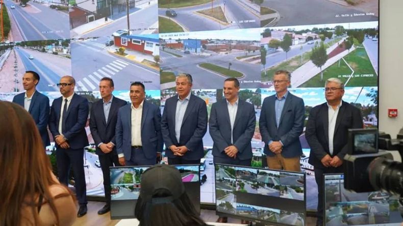 También participaron del acto los ministros Matías Nicolini y Jorge Tobares. | LM Neuquen También participaron del acto los ministros Matías Nicolini y Jorge Tobares.