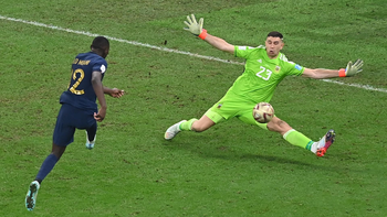 dibu martinez dio detalles de su iconica atajada en la final de qatar 2022 dibu martinez dio detalles de su iconica atajada en la final de qatar 2022