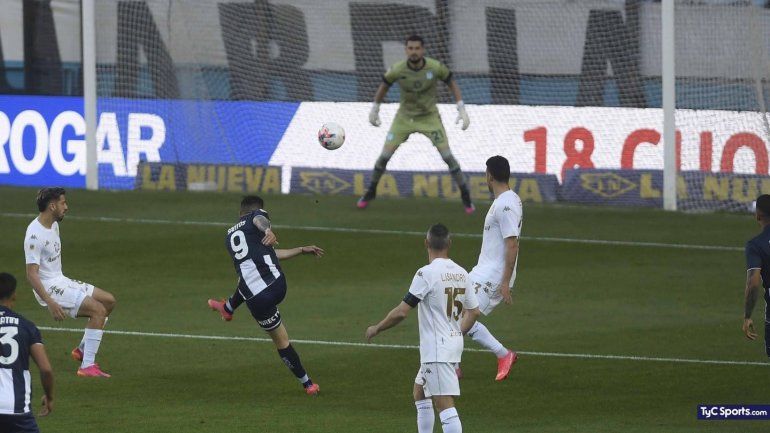 ¡Justo hoy! En su partido 100 en Racing a Arias le clavaron dos golazos