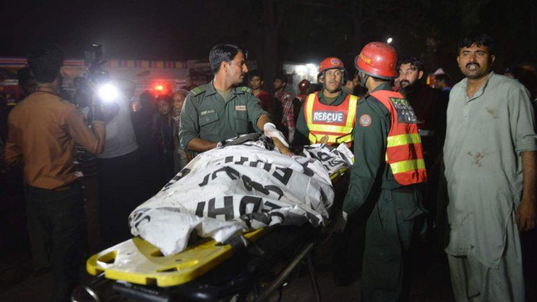Un atentado suicida en Pakistán causó al menos 50 muertos