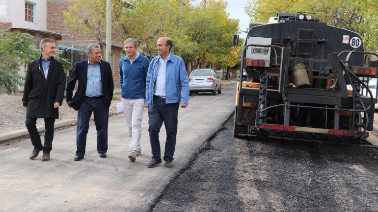 El intendente y su equipo de colaboradores