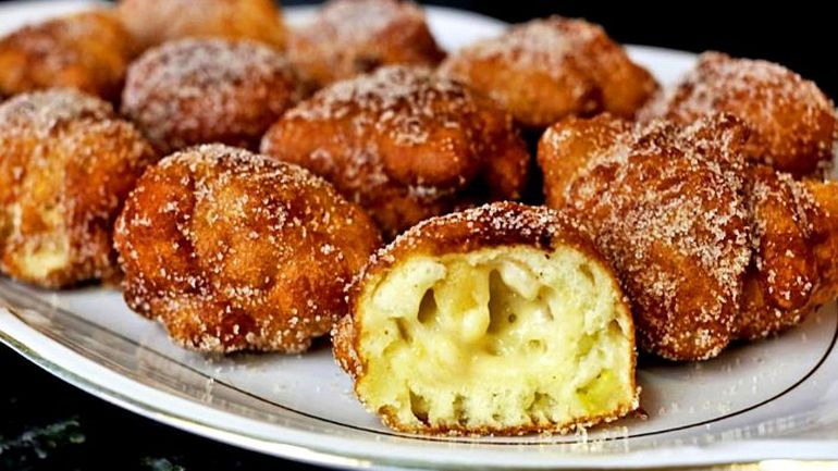 Deliciosos buñuelos de manzana. Deliciosos buñuelos de manzana.