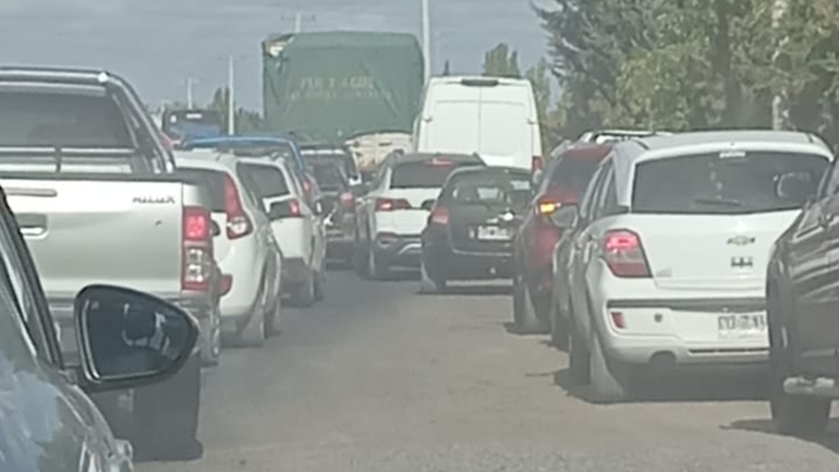 Un sorpresivo corte paralizó la zona en la Ruta 22 / Foto