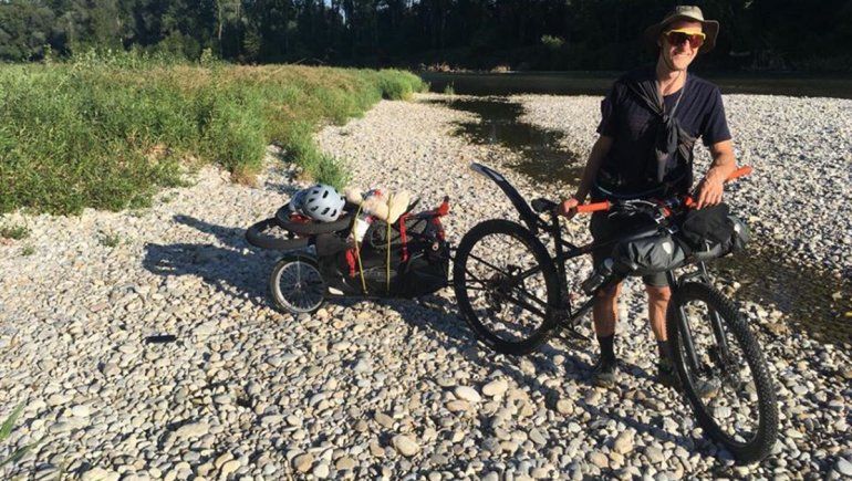 Viajó desde Alemania para recorrer la cordillera en bici y le robaron todas sus pertenencias