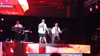 el mono de kapanga bebio agua del limay, volvio a neuquen y la rompio en la fiesta de la confluencia el mono de kapanga bebio agua del limay, volvio a neuquen y la rompio en la fiesta de la confluencia