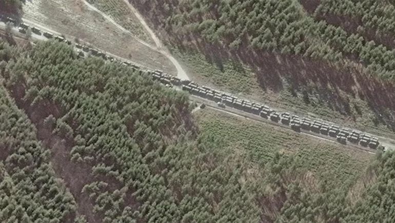 Rusia y su operación militar: el convoy de más de 60 kilómetros que se dirige a Kiev