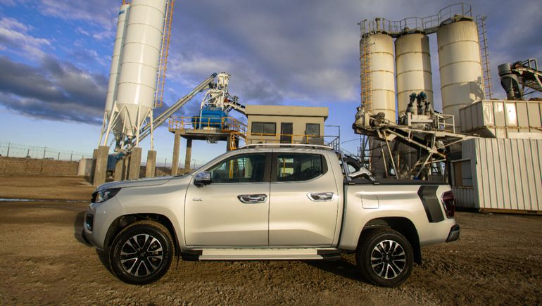 Todas las versiones de la nueva Fiat Titano están equipadas con un motor turbodiésel Multijet 2.2 litros de 200 CV. Foto: Stellantis. Todas las versiones de la nueva Fiat Titano están equipadas con un motor turbodiésel Multijet 2.2 litros de 200 CV. Foto: Stellantis.