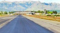 El aeropuerto Chapelco ya luce su nueva carpeta asfáltica El aeropuerto Chapelco ya luce su nueva carpeta asfáltica