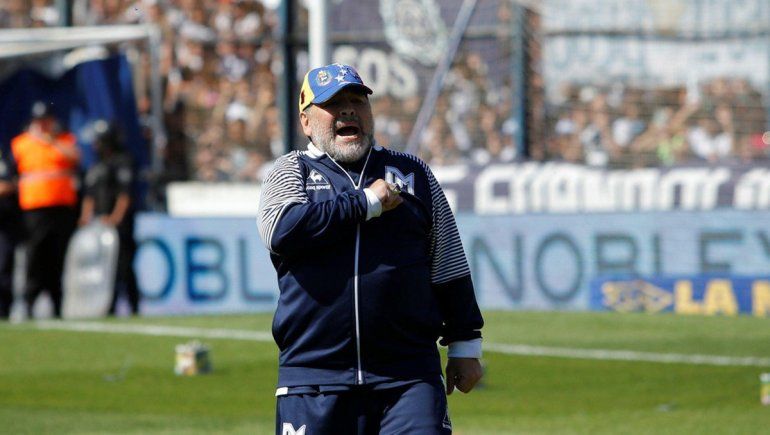 El primer clásico de Diego: corte y sonrisa, la pelea con la Gata Fernández y derrota