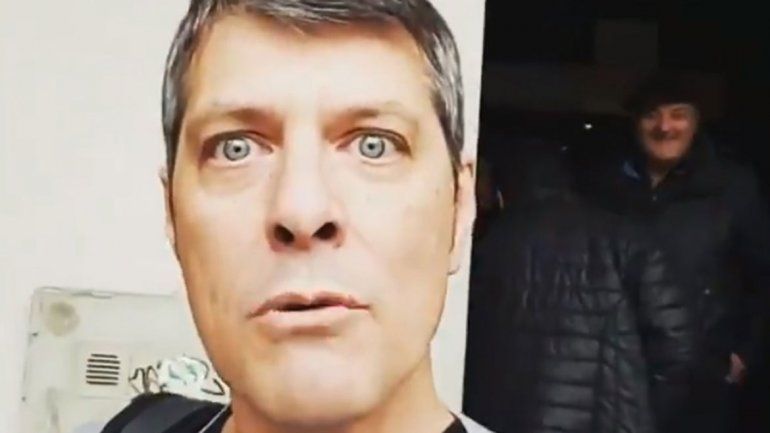 Un grupo de cronistas aguardó por Mario en su salida de radio Vorterix.