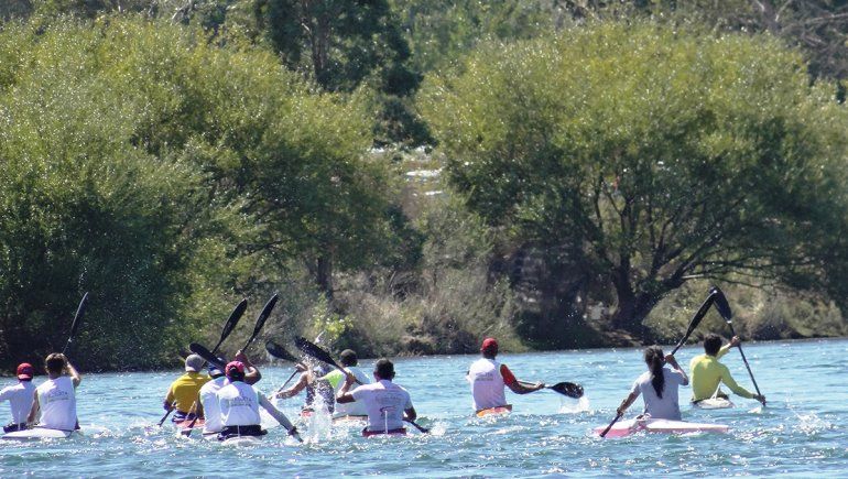 La Escuela de Canotaje de Senillosa recibe la primavera con una regata