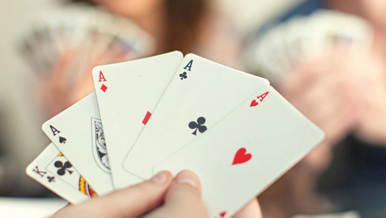 El MPN ojea las cartas, mientras enfrente divide por tres