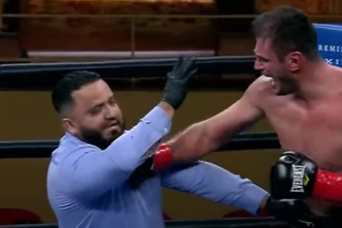 Le dio un derechazo al juez cuando terminó la pelea por nocaut técnico