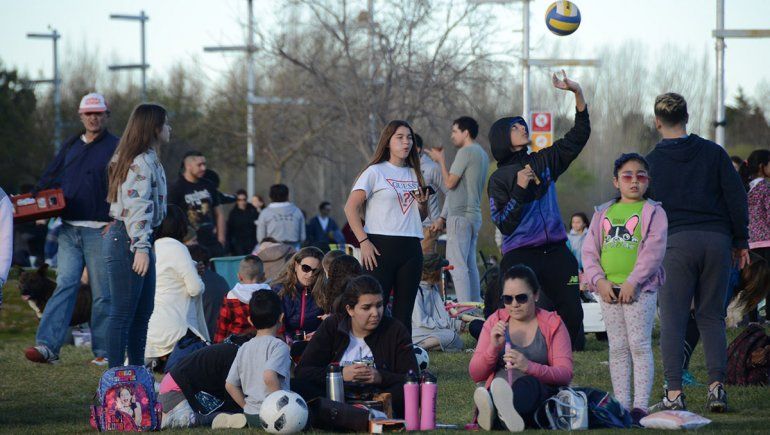 La soleada tarde invitó a recibir la nueva estación del año