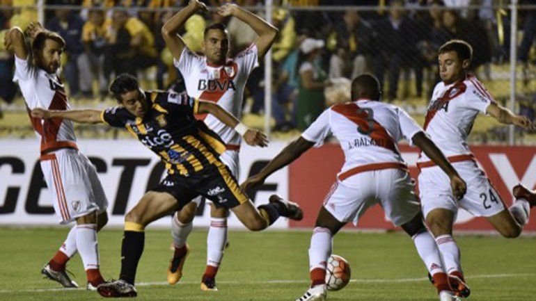 Sobre el final, River empató con The Strongest en La Paz