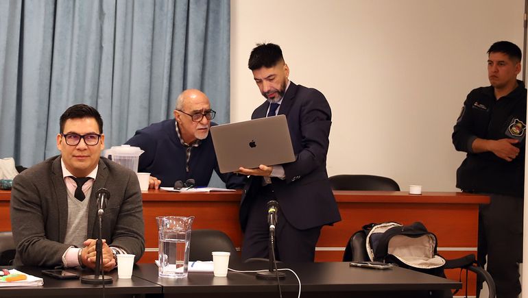 Alfredo Cury es el abogado de Ricardo Soiza y de sí mismo en la causa de los planes sociales. Trabajaba como asesor del ministerio de Desarrollo Social y defendía a vulnerables