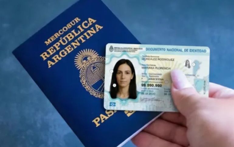 Según el Renaper, los cambios en los DNI y los pasaportes son para amoldarse a los estándares internacionales de seguridad. Según el Renaper, los cambios en los DNI y los pasaportes son para amoldarse a los estándares internacionales de seguridad.