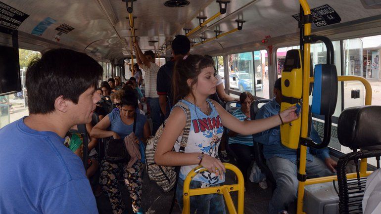 Quién paga la caída del subsidio al colectivo