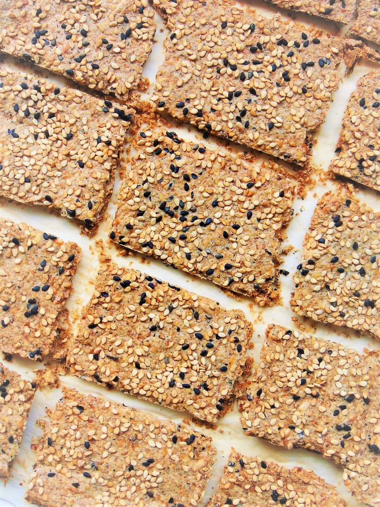 Deliciosas crackers de sésamo Deliciosas crackers de sésamo