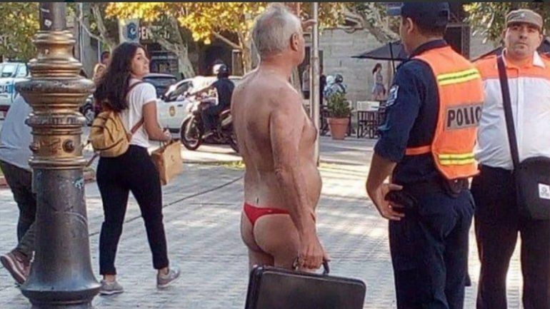 Video: salió a protestar en tanga contra la prostitución y terminó preso