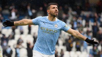 agüero se despidio del city con un homenaje, dos goles y un record en la premier agüero se despidio del city con un homenaje, dos goles y un record en la premier