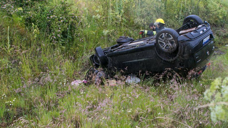 Un gendarme murió y una mujer está grave tras un vuelco en la Ruta 40