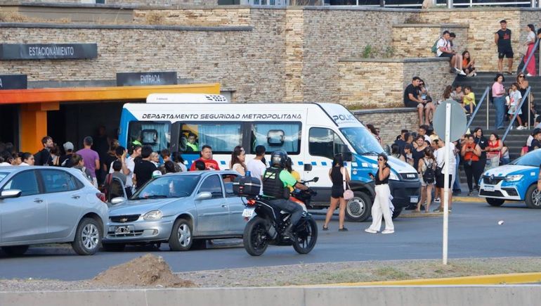 Qué dijo la Policía sobre la evacuación en el Alto Comahue Shopping