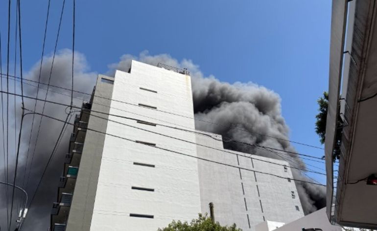 Se incendió el depósito de un bazar: 120 personas evacuadas