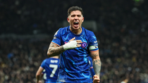 la jugada historia que vive el chelsea de enzo fernandez para jugar la champions