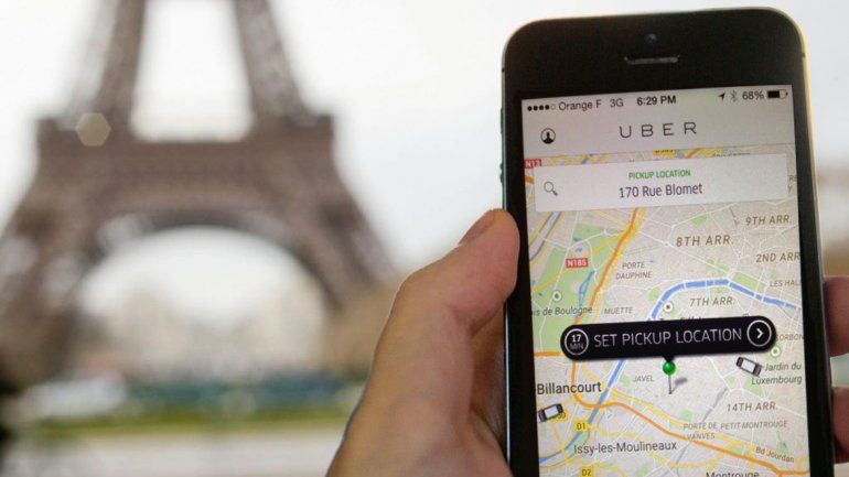 Sugirió que sus choferes podían levantar pasajeros en la calle.