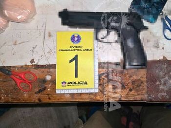 El resultado de los allanamientos en Añelo fueron muy positivos, con el secuestro de armas de fuego y drogas.