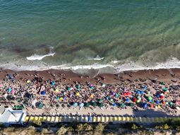 Se instalaron múltiples carteles en la costa atlántica de Río Negro para alertar sobre las especies de tiburones en la zona. Se instalaron múltiples carteles en la costa atlántica de Río Negro para alertar sobre las especies de tiburones en la zona.