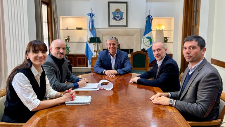 Leticia Esteves estará a cargo de la secretaría de Ambiente. Rolando Figueroa dio un voto de confianza. Leticia Esteves estará a cargo de la secretaría de Ambiente. Rolando Figueroa dio un voto de confianza.