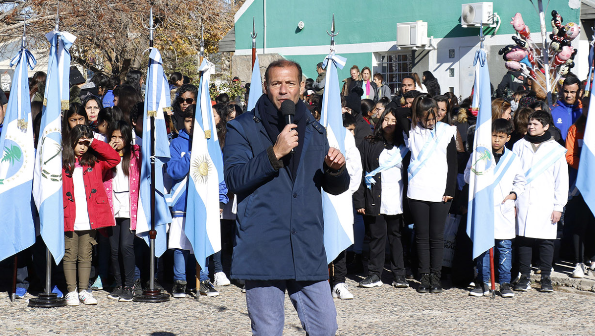 Gutiérrez anunció la construcción de un jardín y una escuela en El Chañar