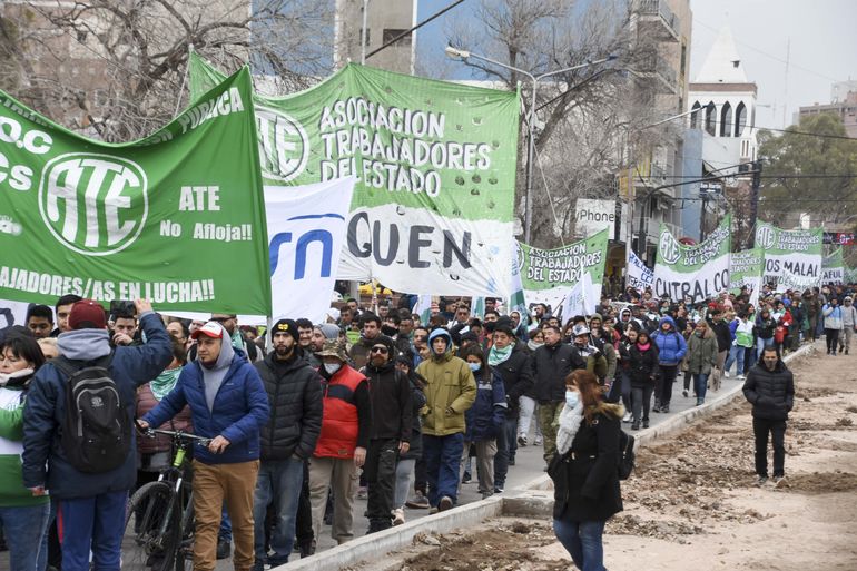 Quintriqueo: La marcha tuvo 14 cuadras de trabajadores en la calle