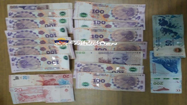 La Policía neuquina recuperó el dinero robado.