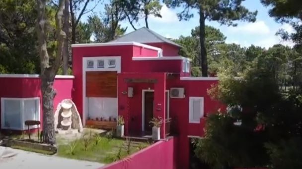 La usurpación empezó en el verano y ahora se encontró con la casa pintada y remodelada.