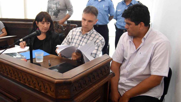 Mathus junto al defensor oficial