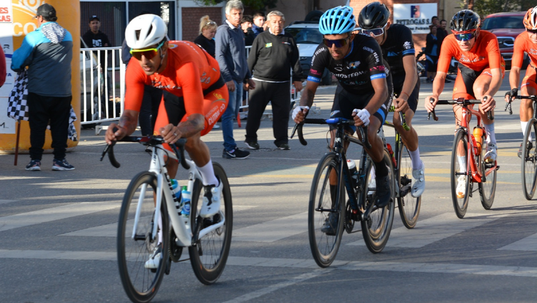 Ante una multitud, se llevó a cabo la 65° edición Aniversario del Club Mosconi   