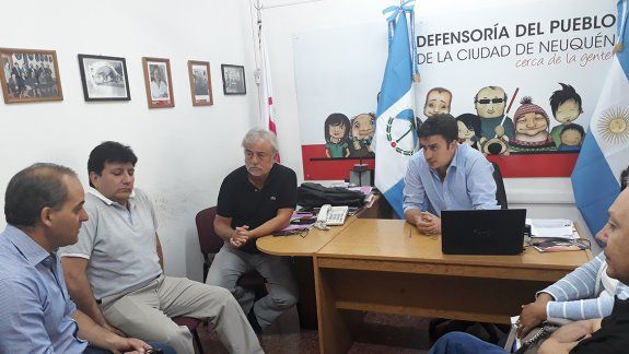 Se reunieron en la Defensoría por el alambrado en Rincón Club