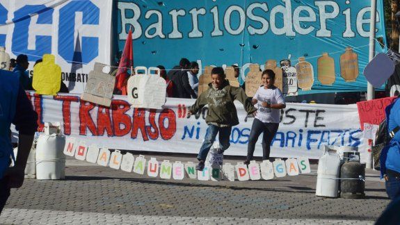 una familia gasta hasta $2 mil al mes en garrafas