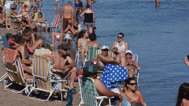 Los neuquinos disfrutaron de los balnearios en el comienzo del año