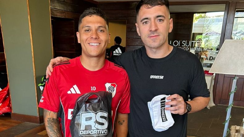 Rodrigo y el mano a mano con Juanfer Quintero. | LM Neuquen Rodrigo y el mano a mano con Juanfer Quintero.