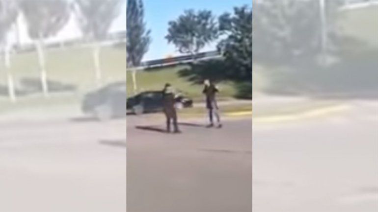 Separaron de la Policía Bonaerense a sargento que fue filmado mientras golpeaba a dos jóvenes
