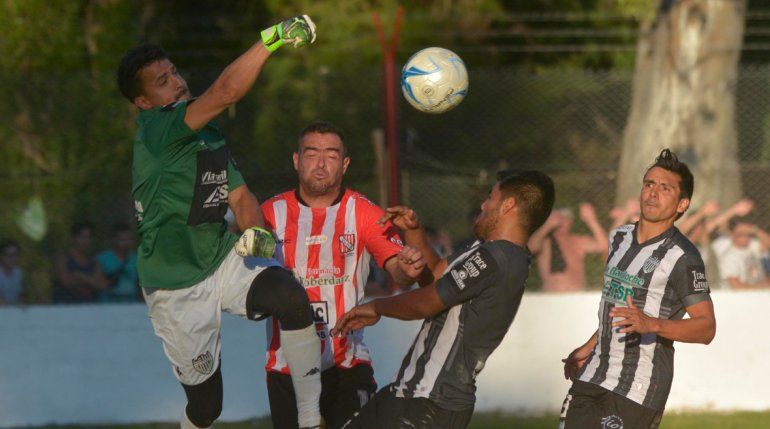 Caprio falló en una pelota parada. En el otro arco