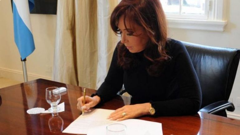 Cristina Kirchner confirmó que estará de acuerdo con presidir el PJ mediante una carta.