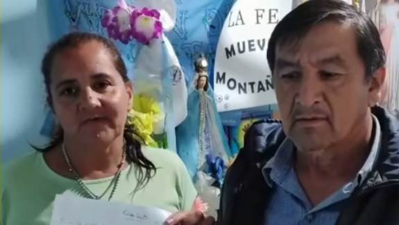 María Noguera y José Peña, los padres de Loan Danilo Peña, pidieron ayuda al papa Francisco.