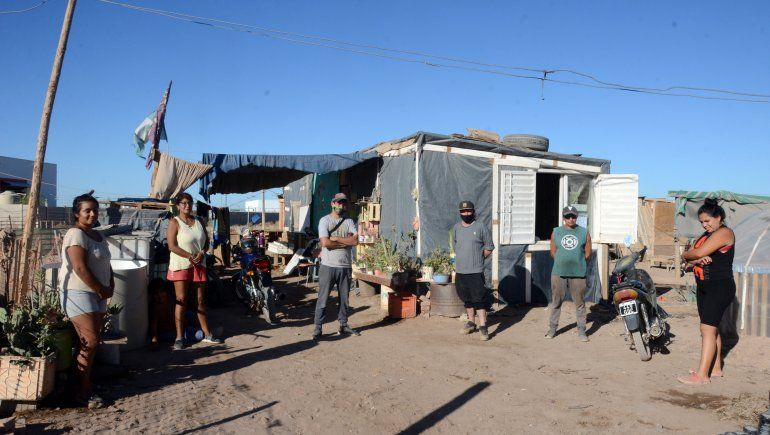 Vecinos de la toma Casimiro Gómez cuentan sus historias y necesidades.